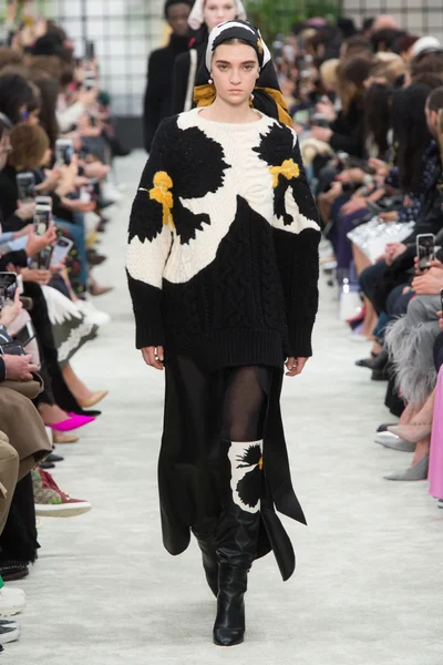 Look 11